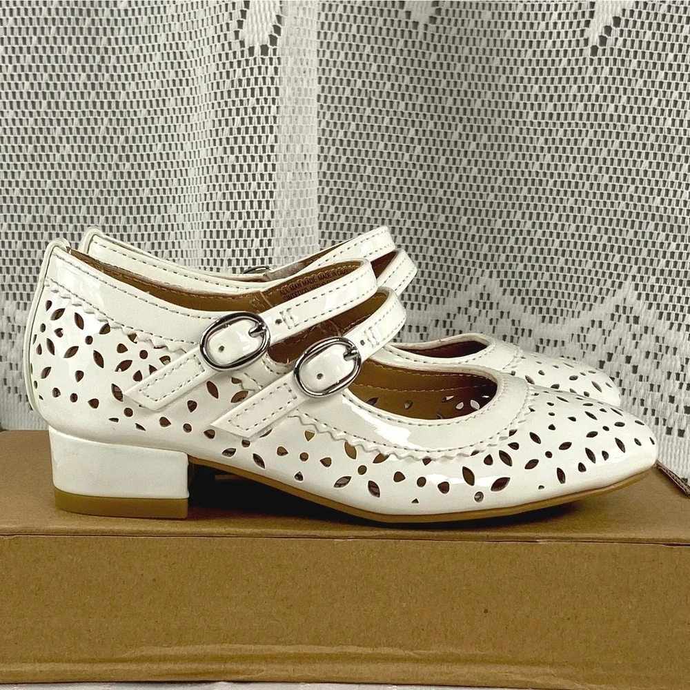 NWT Size 8 Wonder Nation Girls White Eyelet Dress Shoes Low Heel Mary Jane